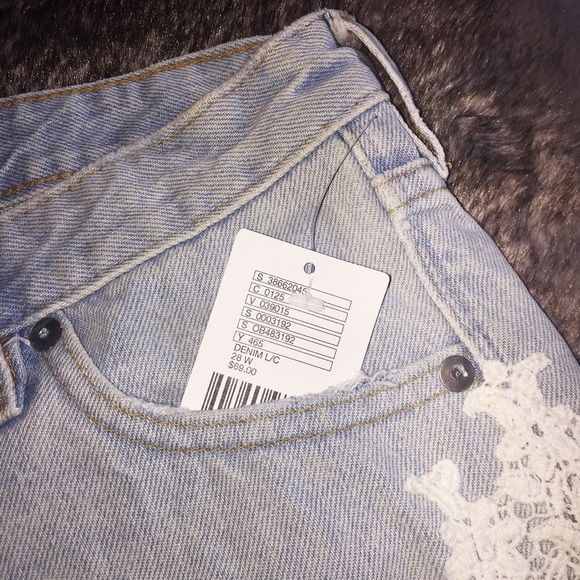 BDG dolphin hem lace shorts - Picture 3 of 7